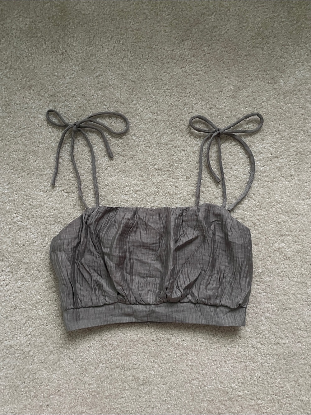 Astr the Label Tie-Shoulder Ruched Crop Top in Gray